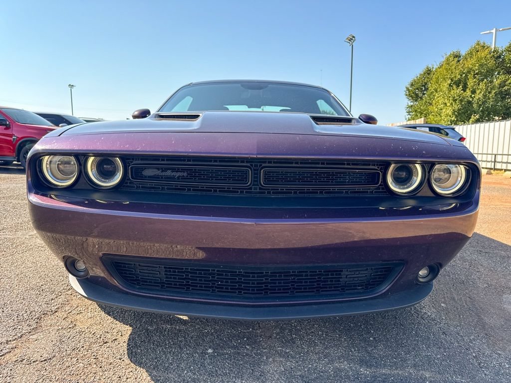 Used 2022 Dodge Challenger SXT RWD image 2