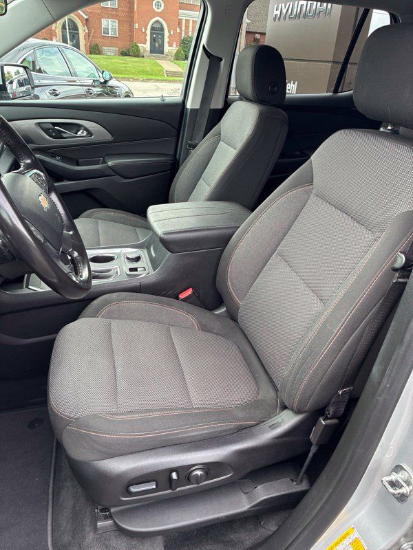 Used 2019 Chevrolet Traverse LT FWD image 9