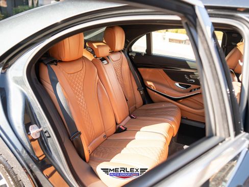 Used 2019 Mercedes-Benz S 560 4MATIC Sedan w/ Premium Package image 19