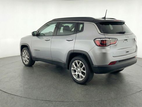 Used 2025 Jeep Compass Limited image 6