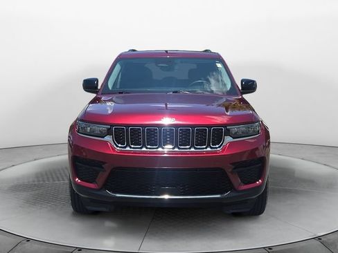 Used 2024 Jeep Grand Cherokee Laredo RWD image 8