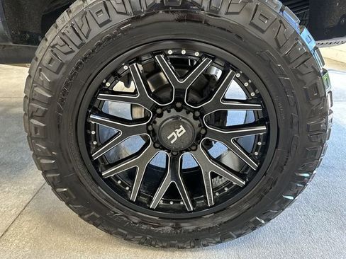Used 2021 GMC Sierra 3500 Denali w/ Technology Package AWD/4WD image 14