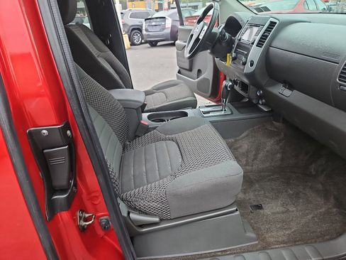 Used 2015 Nissan Frontier SV image 16