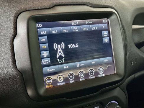 Used 2023 Jeep Renegade Latitude AWD/4WD image 16