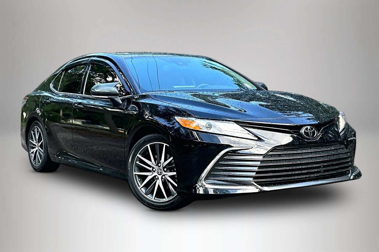 Used 2024 Toyota Camry XLE FWD image 2