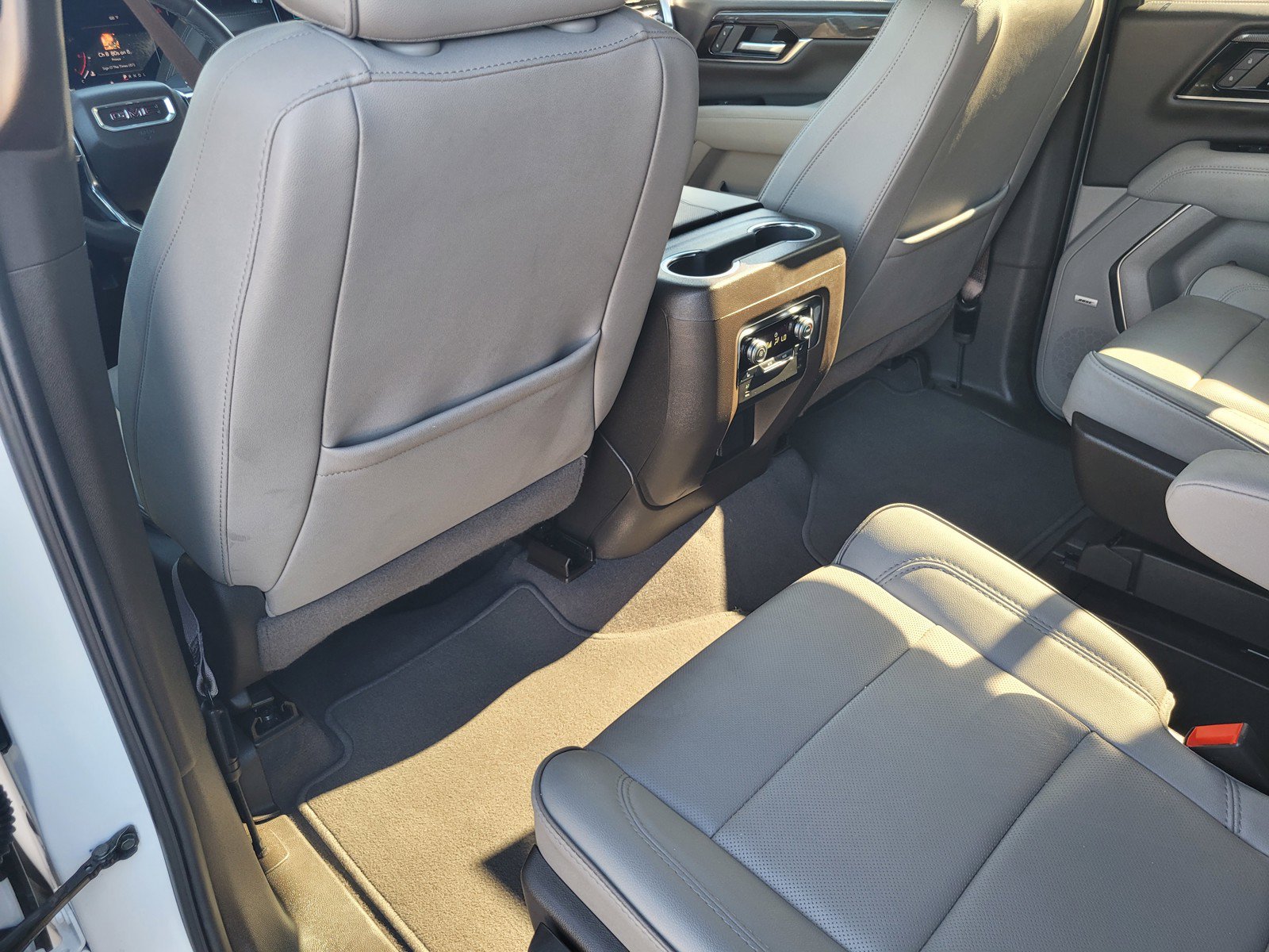 Used 2026 GMC Yukon XL Elevation AWD/4WD image 11