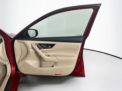 Used 2013 Nissan Altima 2.5 SL w/ 2.5 Moonroof Pkg FWD image 31