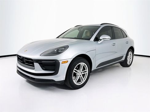 Certified 2025 Porsche Macan image 1
