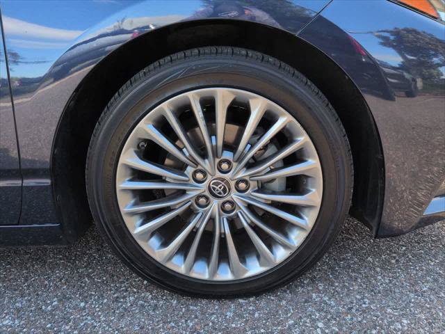 Certified 2019 Toyota Avalon Limited w/ Advanced Safety Package FWD image 11