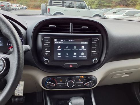 Used 2020 Kia Soul LX image 15