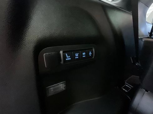 Used 2018 Ford Explorer Platinum AWD/4WD image 25