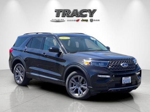 Used 2023 Ford Explorer XLT w/ Equipment Group 202A AWD/4WD image 2