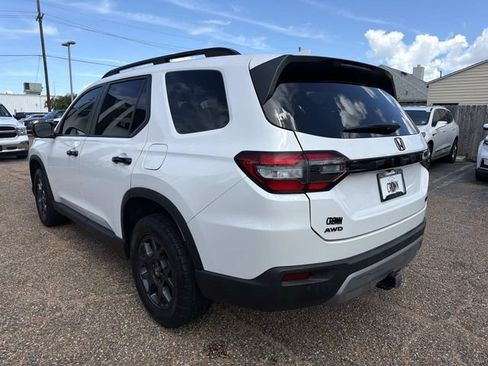 Used 2024 Honda Pilot TrailSport image 9