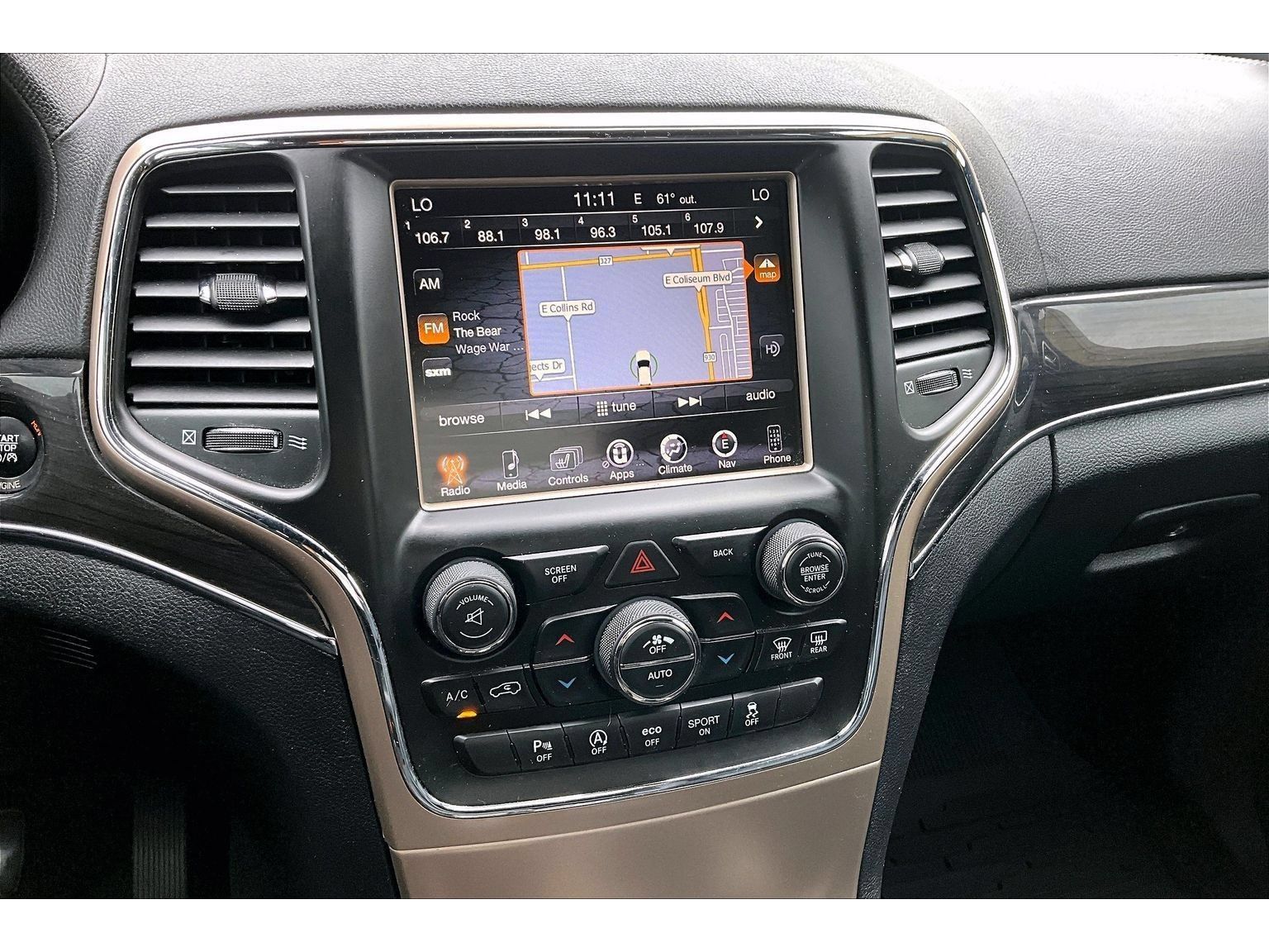 Used 2016 Jeep Grand Cherokee Overland AWD/4WD image 9