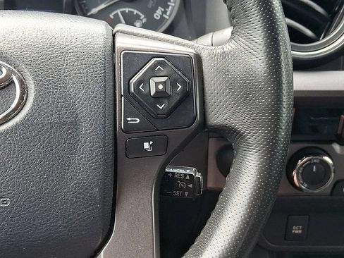 Used 2017 Toyota Tacoma TRD Sport w/ Tow Package (A/T) AWD/4WD image 21