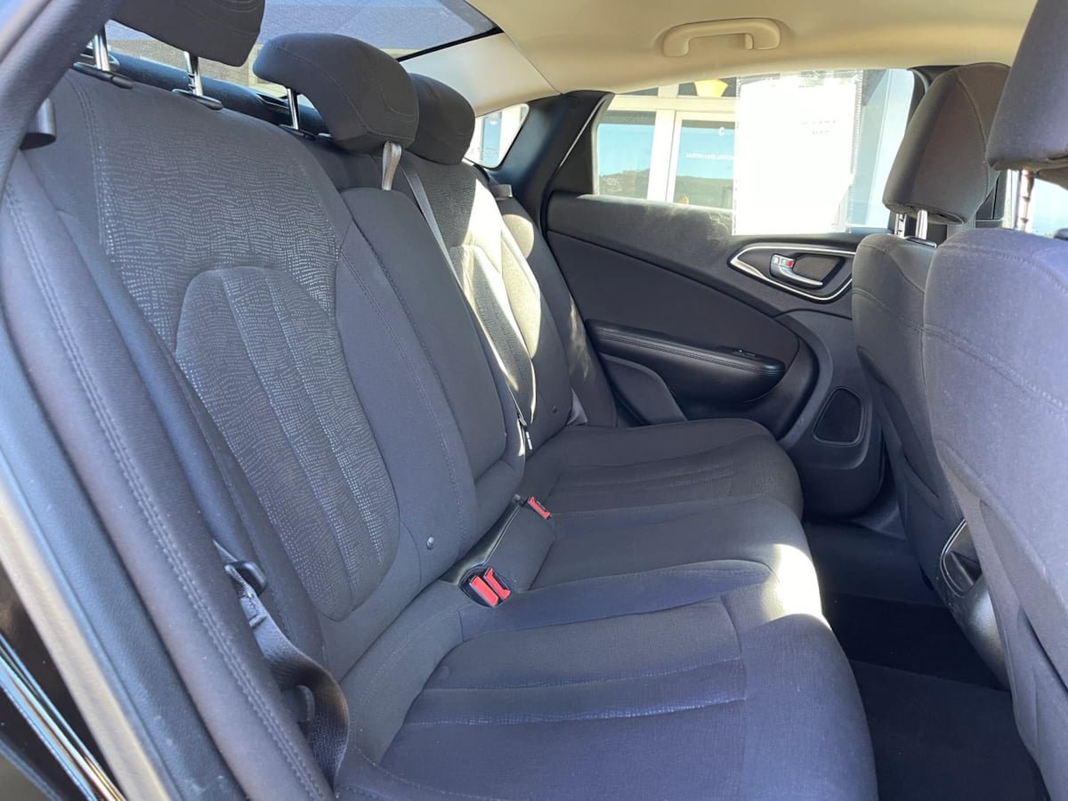 Used 2015 Chrysler 200 Limited FWD image 28