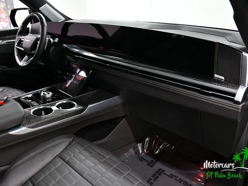 Used 2026 Cadillac Escalade ESV V w/ LPO, ONYX Package AWD/4WD image 72