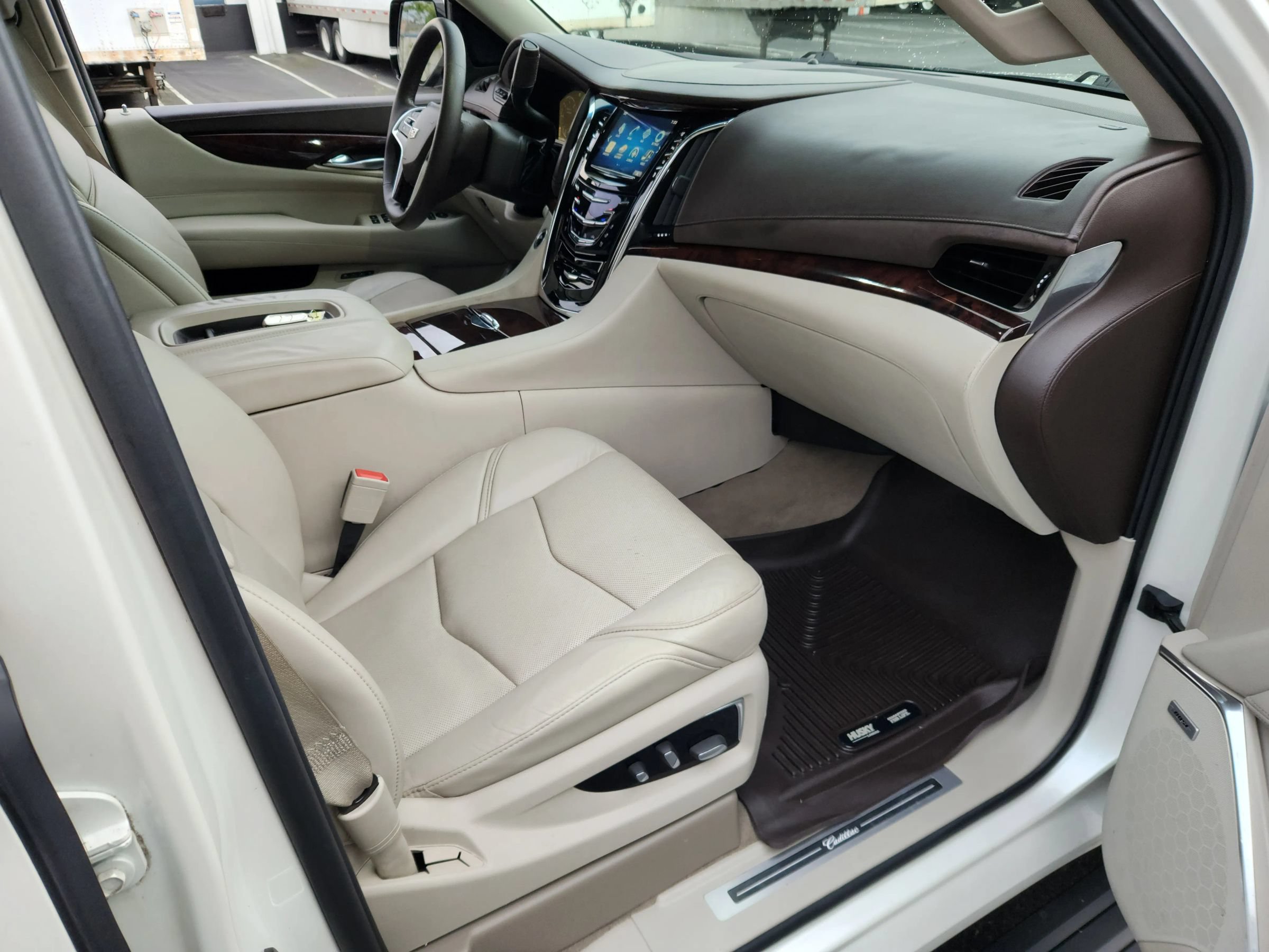 Used 2015 Cadillac Escalade Premium AWD/4WD image 23