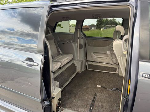 Used 2007 Toyota Sienna CE FWD image 19