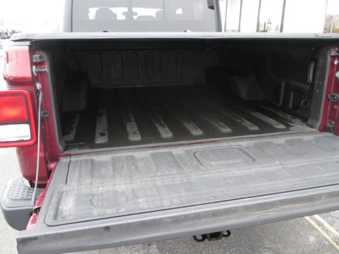 Used 2021 Jeep Gladiator Willys image 10