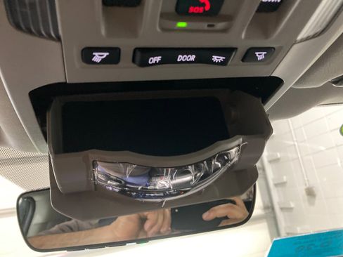 Used 2024 Toyota Highlander XLE image 34