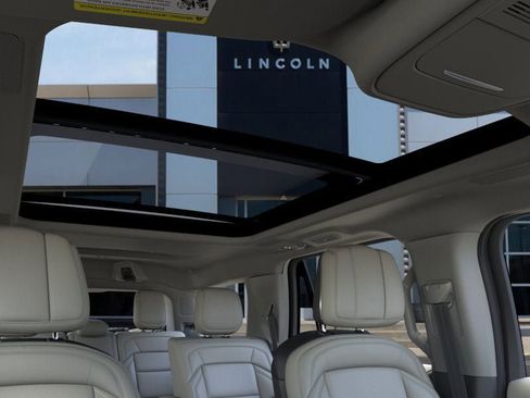 New 2025 Lincoln Navigator Reserve image 22