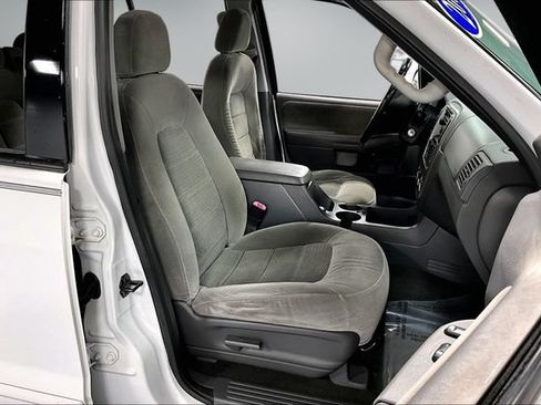 Used 2005 Ford Explorer XLT AWD/4WD image 22