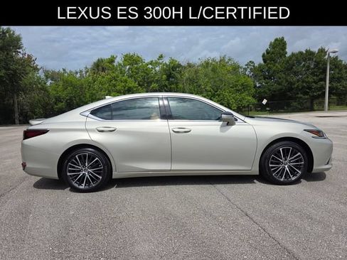 Used 2025 Lexus ES 300h w/ Premium Package FWD image 2