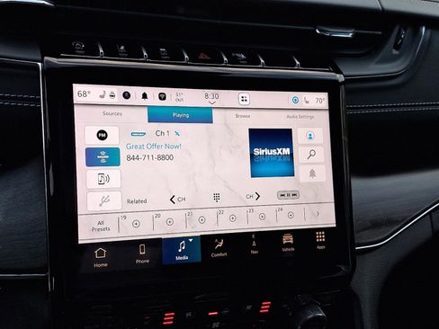 Used 2023 Jeep Grand Cherokee Overland w/ Luxury Tech Group IV image 18