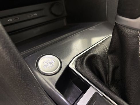 Used 2024 Volkswagen Tiguan SE image 29