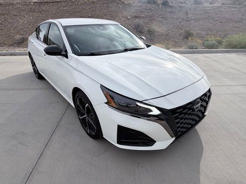 Used 2024 Nissan Altima 2.5 SR image 3