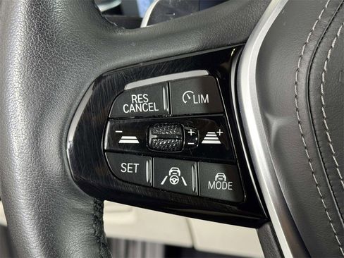 Used 2021 BMW 530e xDrive w/ Premium Package image 22