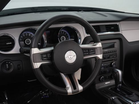 Used 2013 Ford Mustang Premium image 16