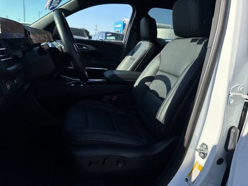 Used 2026 Chevrolet Traverse LT FWD image 14