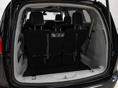 Used 2017 Chrysler Pacifica Touring-L FWD image 49