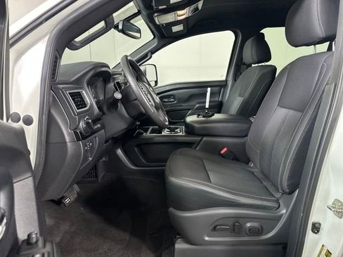 Used 2018 Nissan Titan XD image 11