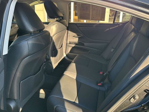 Certified 2022 Lexus ES 350 w/ Premium Package image 9