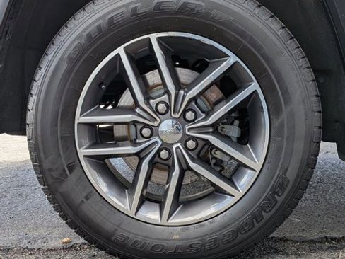 Used 2018 Jeep Grand Cherokee Limited image 22