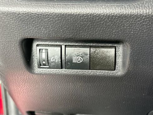 Used 2025 Toyota RAV4 XLE AWD/4WD image 21