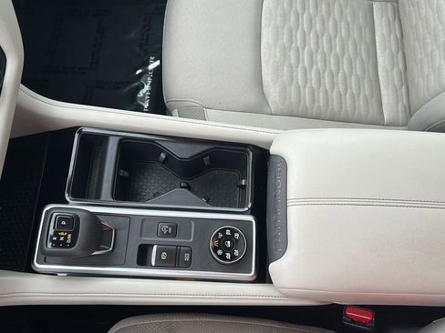 Used 2024 Nissan Pathfinder SV w/ SV Premium Package AWD/4WD image 15