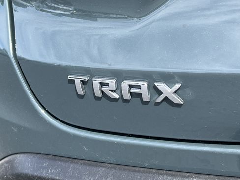 Used 2025 Chevrolet Trax LT FWD image 9