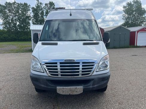 Used 2012 Freightliner Sprinter 2500 image 12