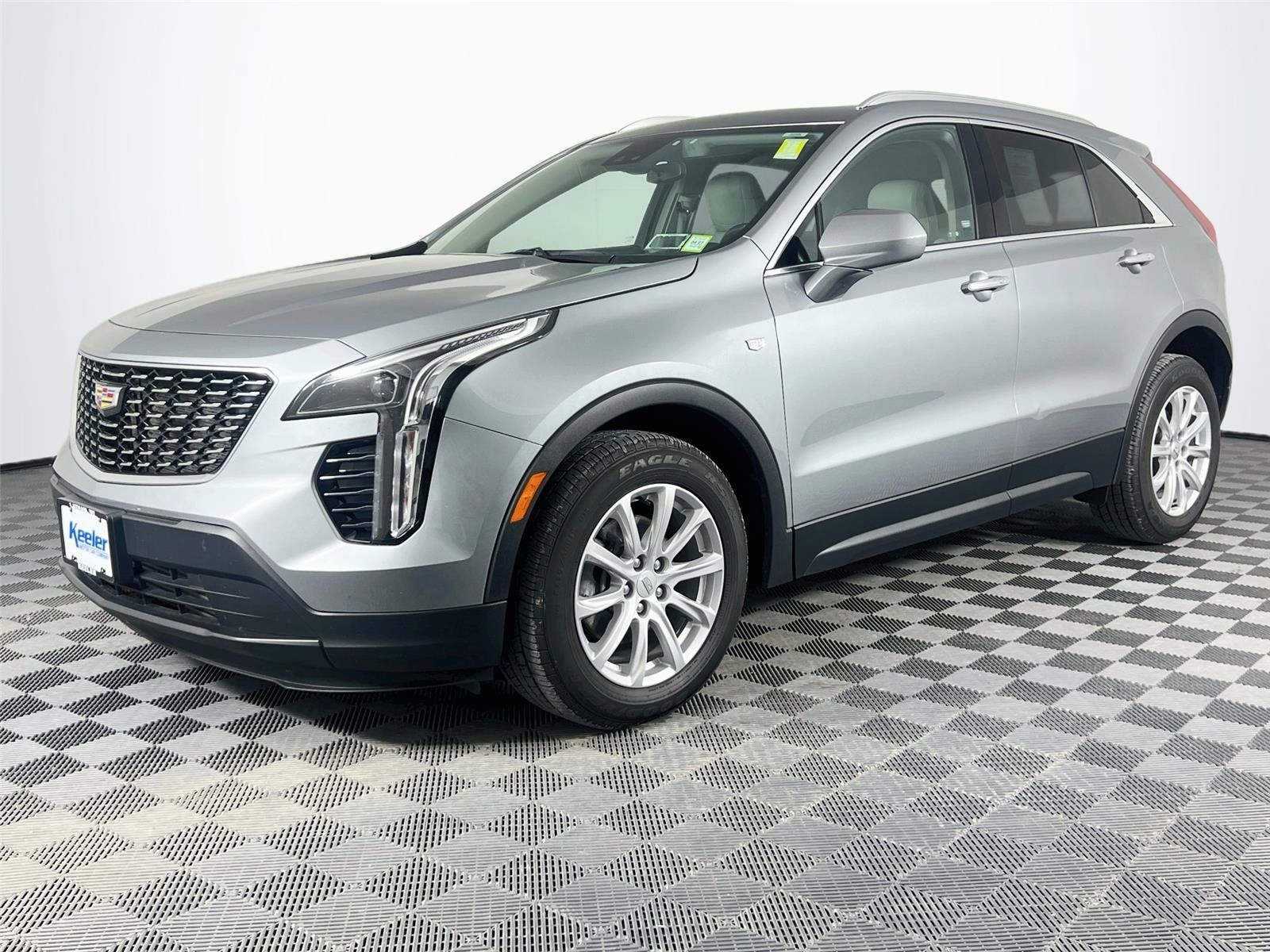 Used 2023 Cadillac XT4 Luxury w/ Cold Weather Package AWD/4WD image 2