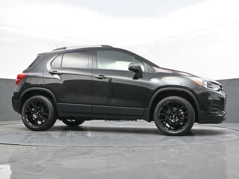Used 2022 Chevrolet Trax LT w/ Midnight Edition image 40