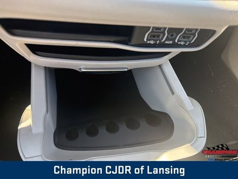 Used 2024 Chrysler Pacifica Touring-L image 32