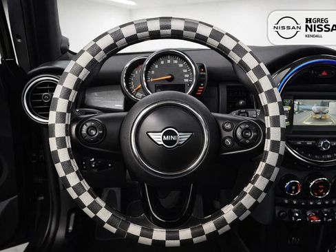 Used 2017 MINI Cooper 4-Door Hardtop image 15