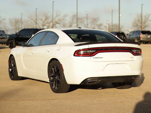 Used 2020 Dodge Charger SXT w/ Blacktop Package image 5