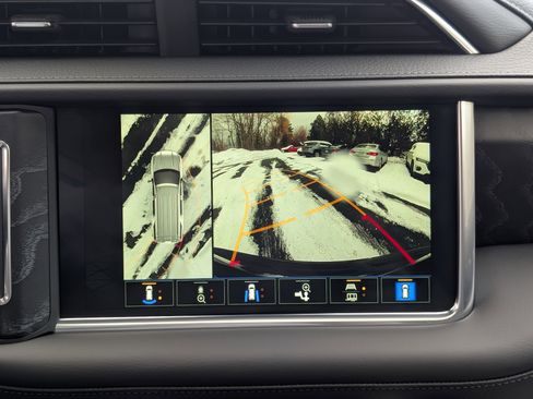 Used 2024 GMC Yukon Denali image 3