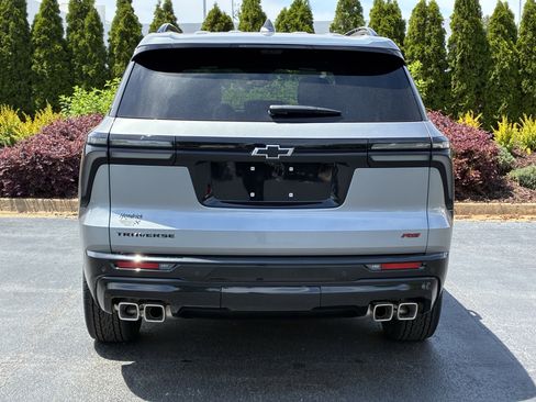 New 2026 Chevrolet Traverse RS w/ LPO, Floor Liner Package FWD image 8
