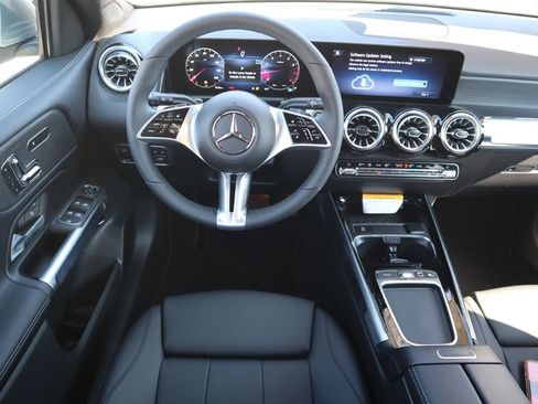 New 2026 Mercedes-Benz GLB 250 4MATIC image 11